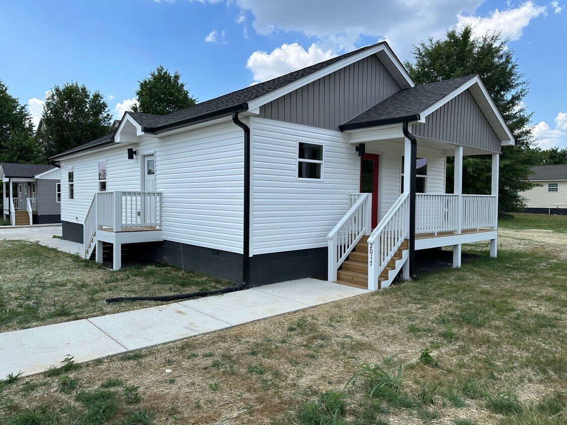 Building Photo - 2017 S Lyerly Street
