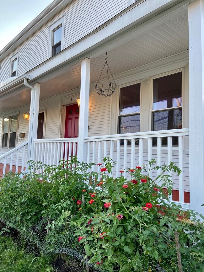 Building Photo - 5 Sheridan Cir