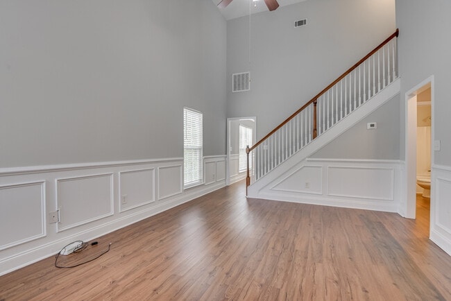 Building Photo - 2037 Dundee Way