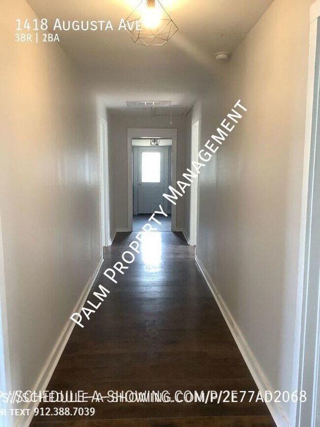 Building Photo - Cute 3 bedroom, 2 bathroom Single Family H...