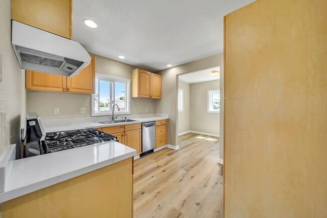 Building Photo - Charming Duplex in Historic Old Town Suisu...