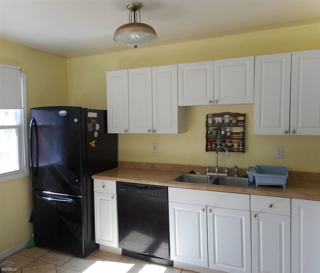 Building Photo - 3 br, 3 bath Townhome - 17734 Larchmont Ter