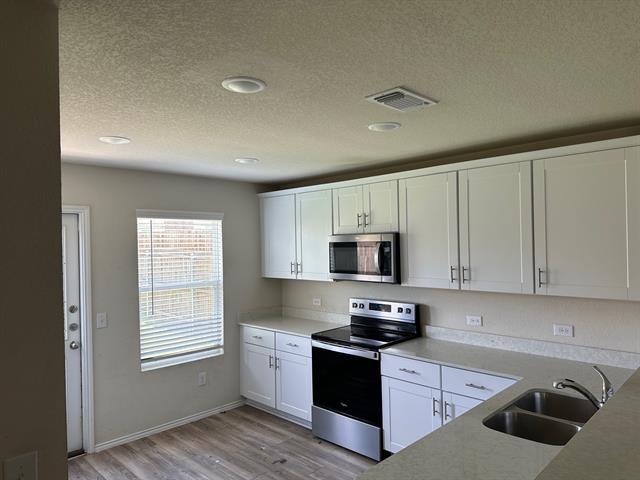 Building Photo - 807 Ozark Path