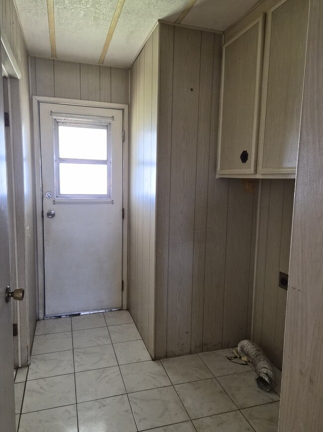 Building Photo - 9285 Ave 412