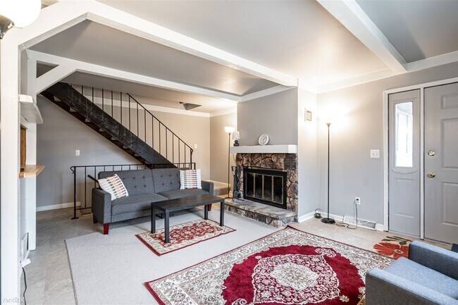 Building Photo - 2 br, 1.5 bath Condo - 6956 North Raintree...