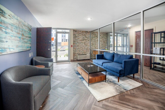 Building Photo - Vivo Living Bloomington