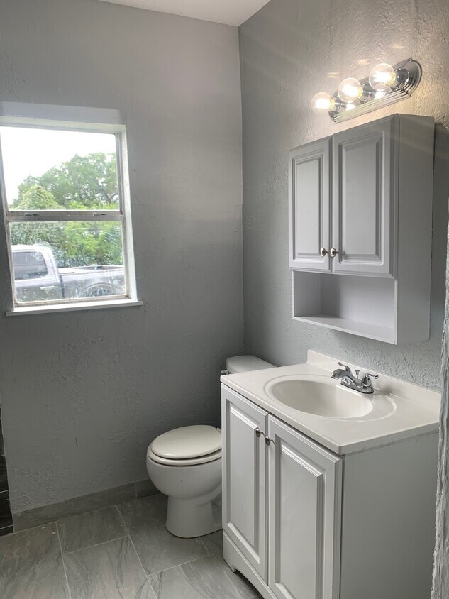 Foto del edificio - 1411 Miles St