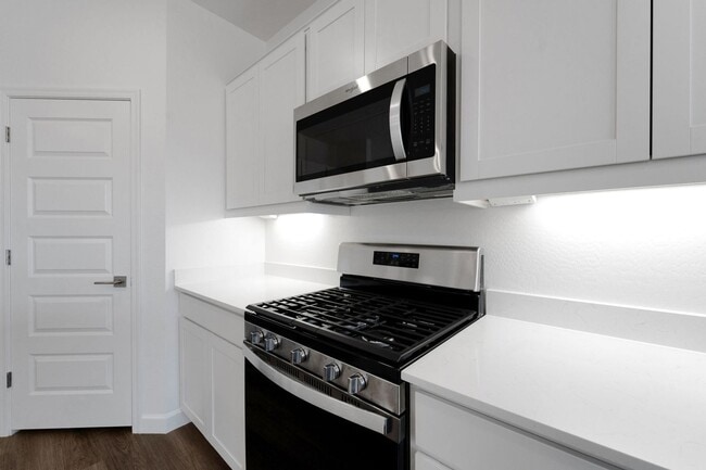 Building Photo - Charming 4BR House in Surprise