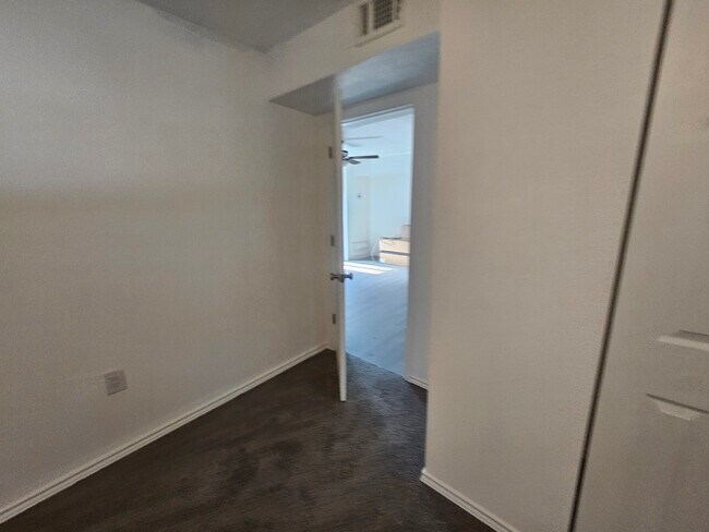 Foto del edificio - 527 Arcadian Dr