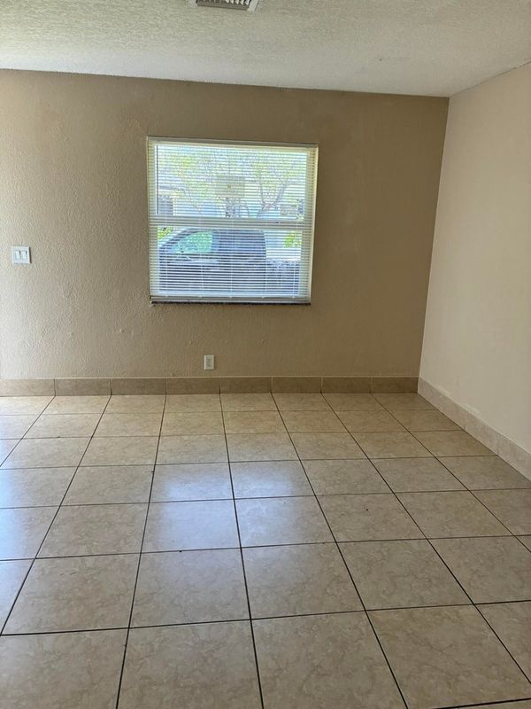 Foto del edificio - 1420 Barton Rd