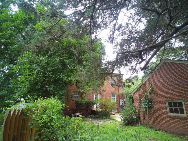 Building Photo - Home stop the car beautiful home in Riverside