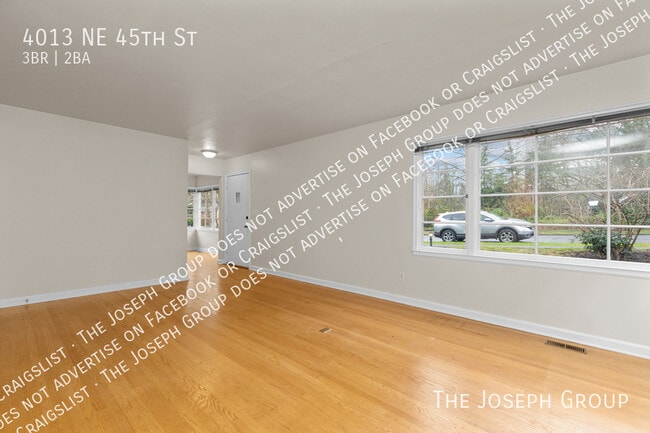 Building Photo - 4013 NE 45th St