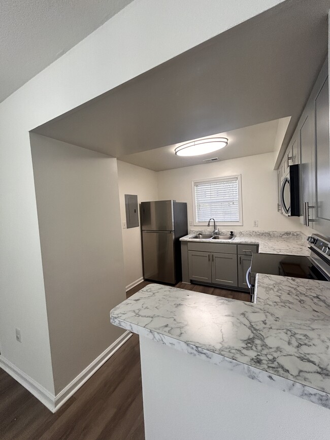 Foto del edificio - 1141 Fords Pointe Cir