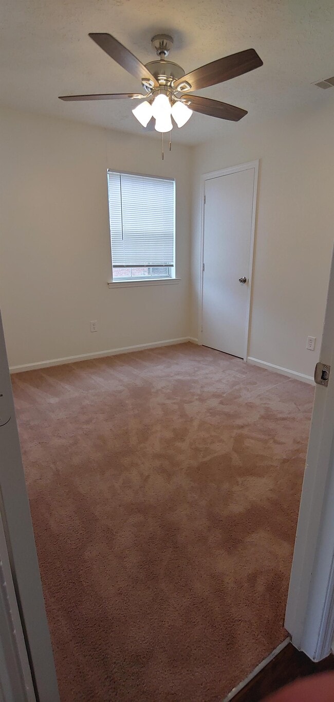 Building Photo - 117 Hunt Club Ct