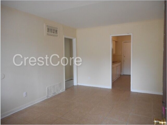 Building Photo - 1528 Lamar Cv