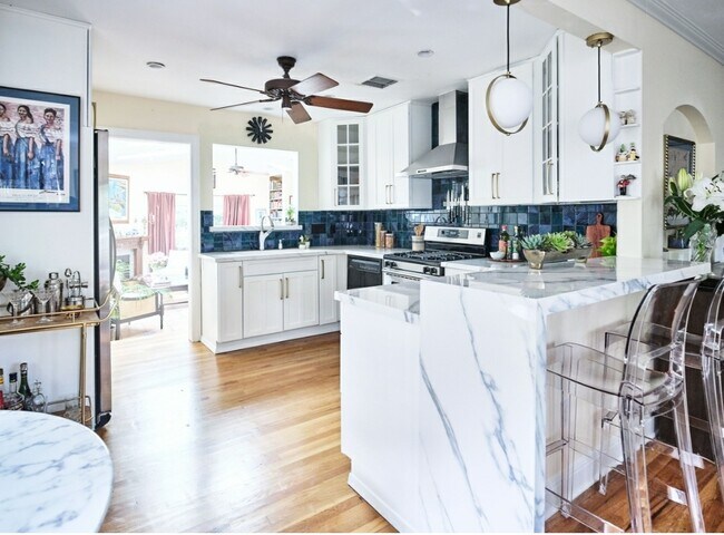 Newly remodeled kitchen with Italian appliances. - 1906 Collier St