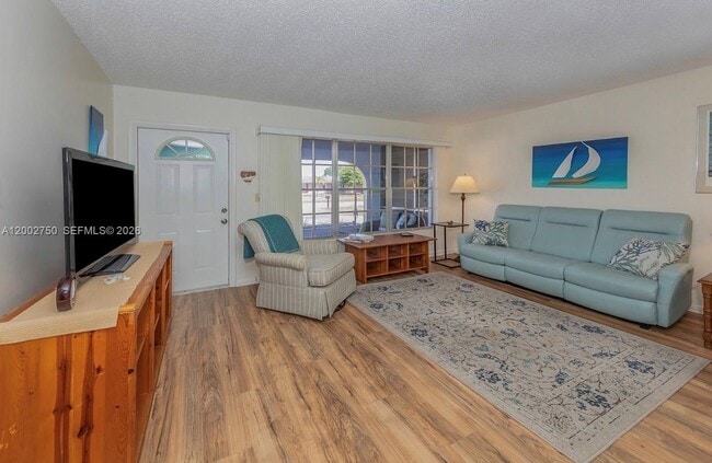 Foto del edificio - 6551 Coliseum Blvd