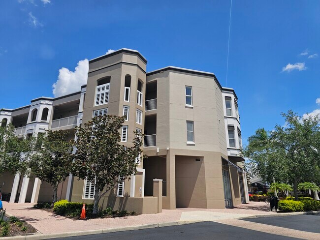 Foto del edificio - 8111 Lakewood Main St