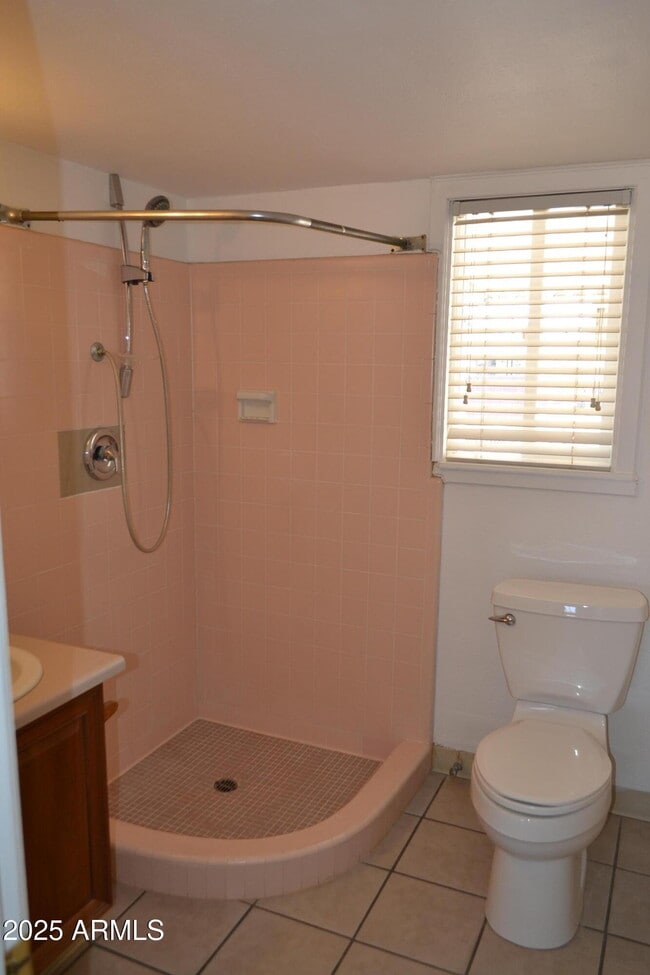 Building Photo - 677 S Warner Dr