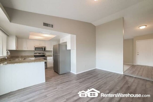 Building Photo - 3 Bedroom Phoenix Home