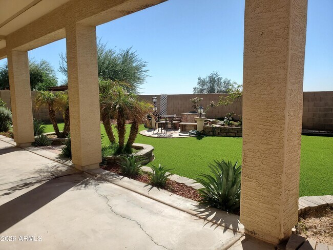 Foto del edificio - 1277 W Falls Canyon Dr