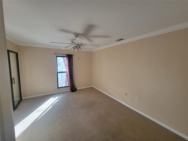 Foto del edificio - 23212 Plantation Dr NE