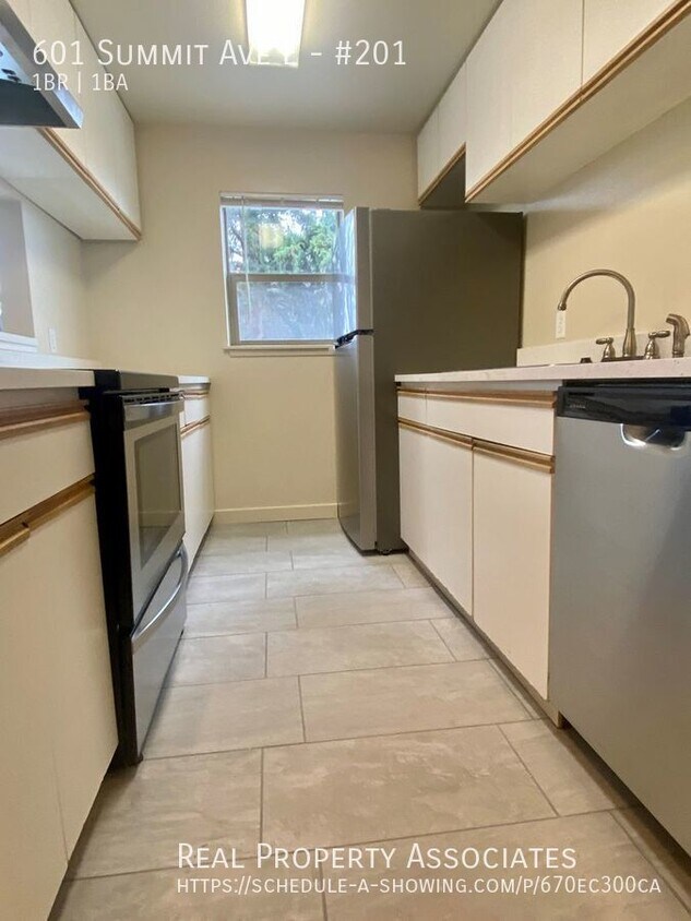 Stunning Views at the Robson Square Apartment for Rent in Seattle, WA