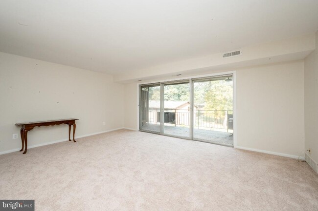 Building Photo - 10167 Mosby Woods Dr