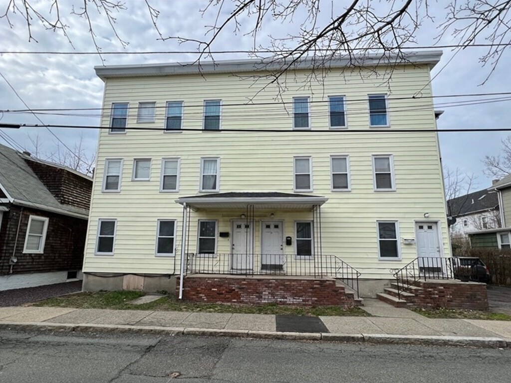 12 Forrest St Unit 1, Winthrop, MA 02152 Room for Rent in Winthrop