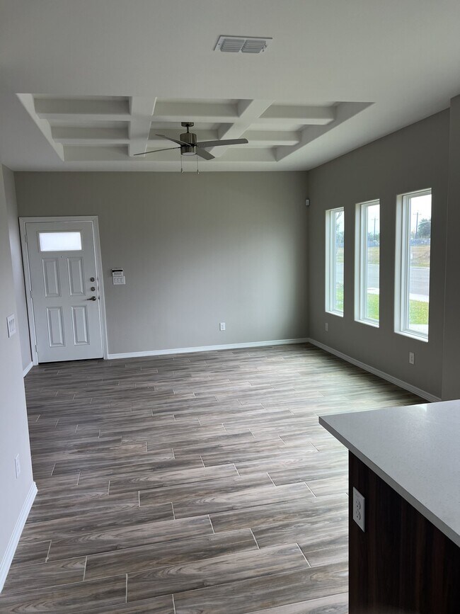 Foto del edificio - 84 E La Vista Ave