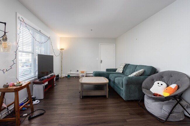Building Photo - bedr 1bath Beautiful Condo Burlington VT