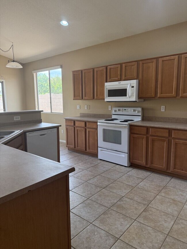 Building Photo - Large-4 bedrooms plus Den in Mesa
