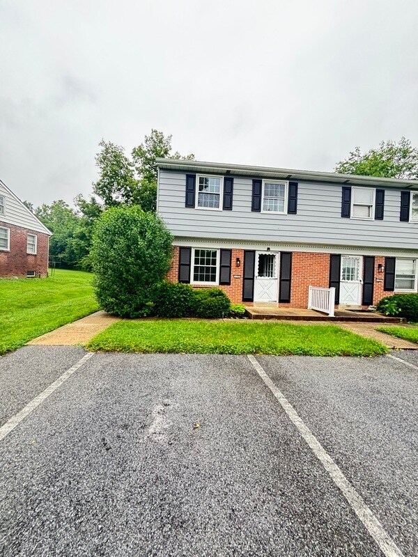 Foto principal - 136 Crestmont Ave