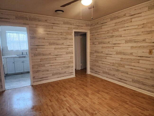 Building Photo - 1142 SW 22nd St