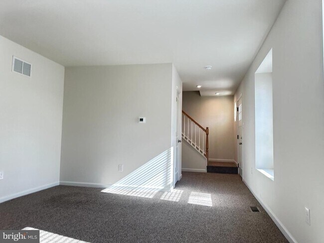 Foto del edificio - 377 Minck Ave