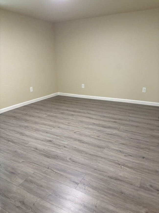 Building Photo - 189 College Way