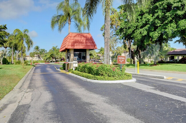 Building Photo - 7911 Eastlake Dr