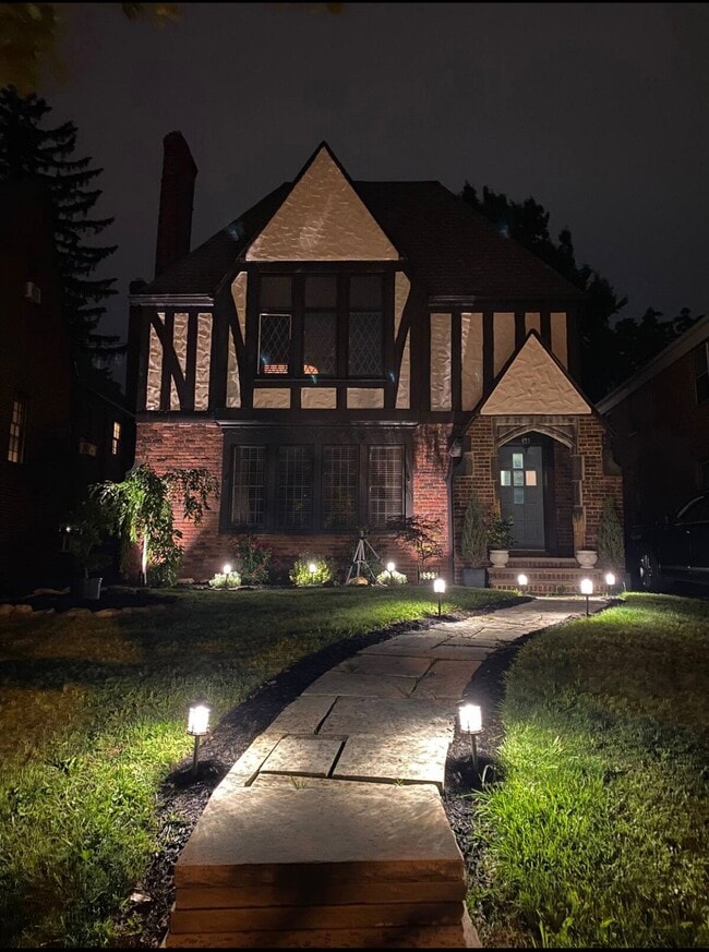 Photo - 3529 Daleford Rd (Shaker Heights, OH) Apartment