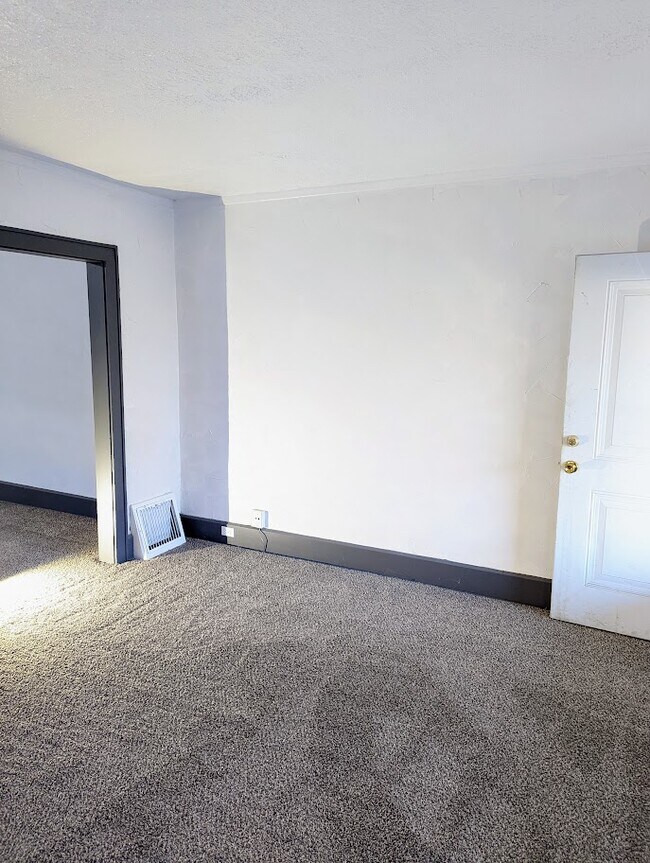 Living Room (13ftx12ft) - 56 E Mapledale Ave
