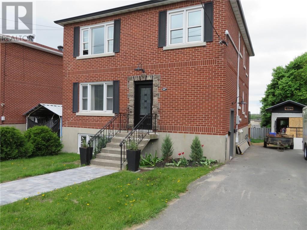 Photo principale - 667 Shields St