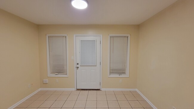 Building Photo - 399 Circuit Ln