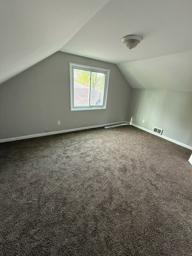 Foto del edificio - 14612 Dorchester Ave
