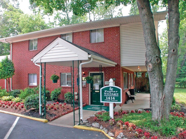 Foto del edificio - Poplar Village