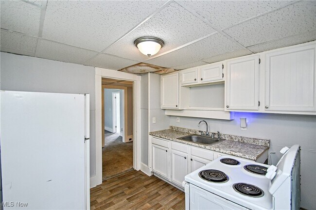 Building Photo - 825 7th St NW