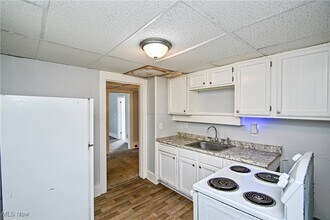Building Photo - 825 7th St NW