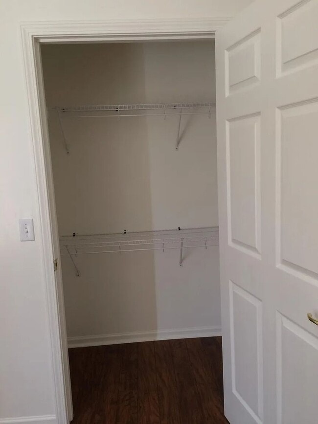 Building Photo - 404 S Marion St