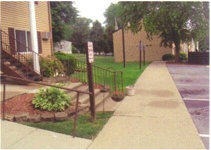 Building Photo - 199 W Wainwright Ave
