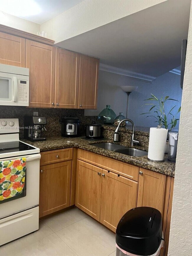 Foto del edificio - 240 W 68th St
