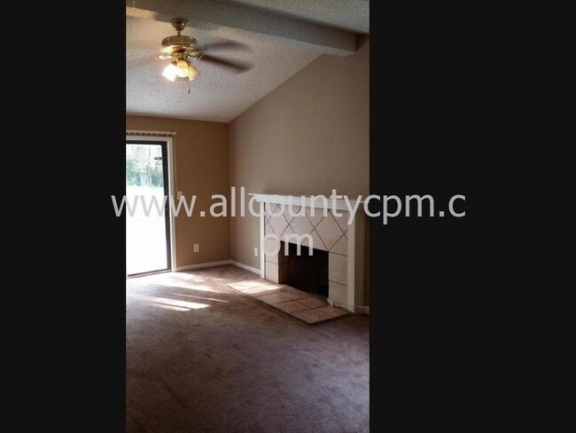 Building Photo - 8735 Trilby Ave