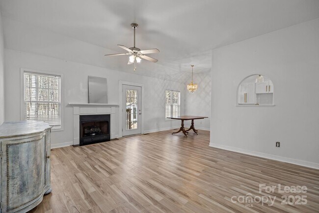 Foto del edificio - 285 Eagle Creek Road